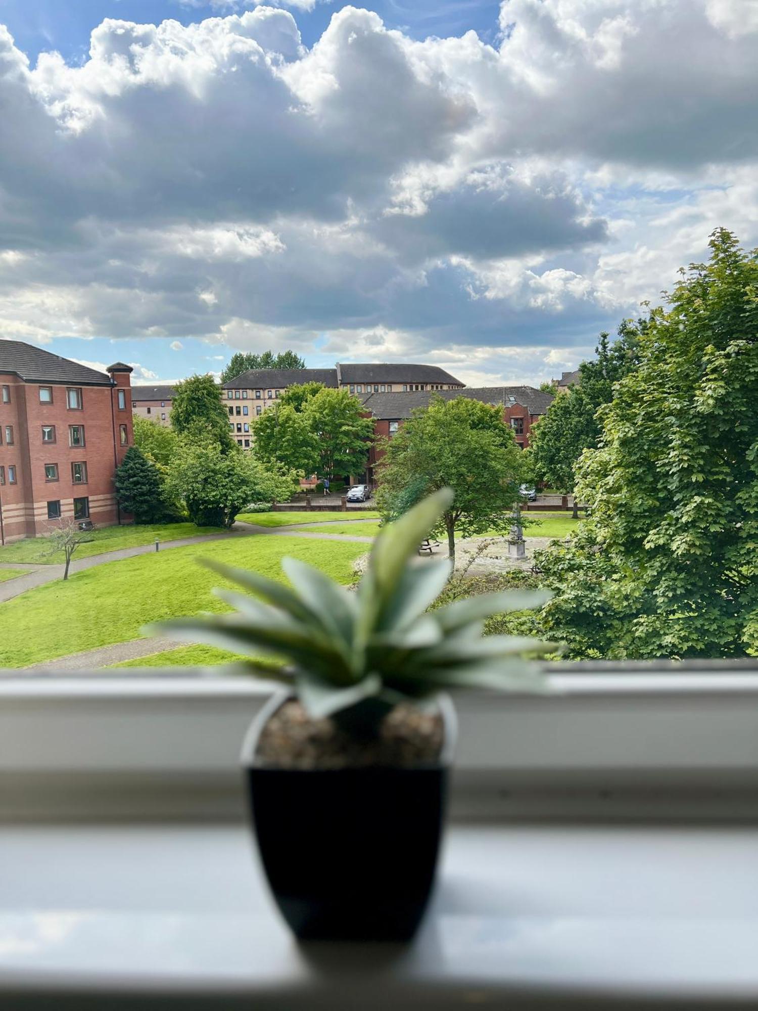 Spacious 2 Bed-Flat In Glasgow City - Free Parking Exteriör bild