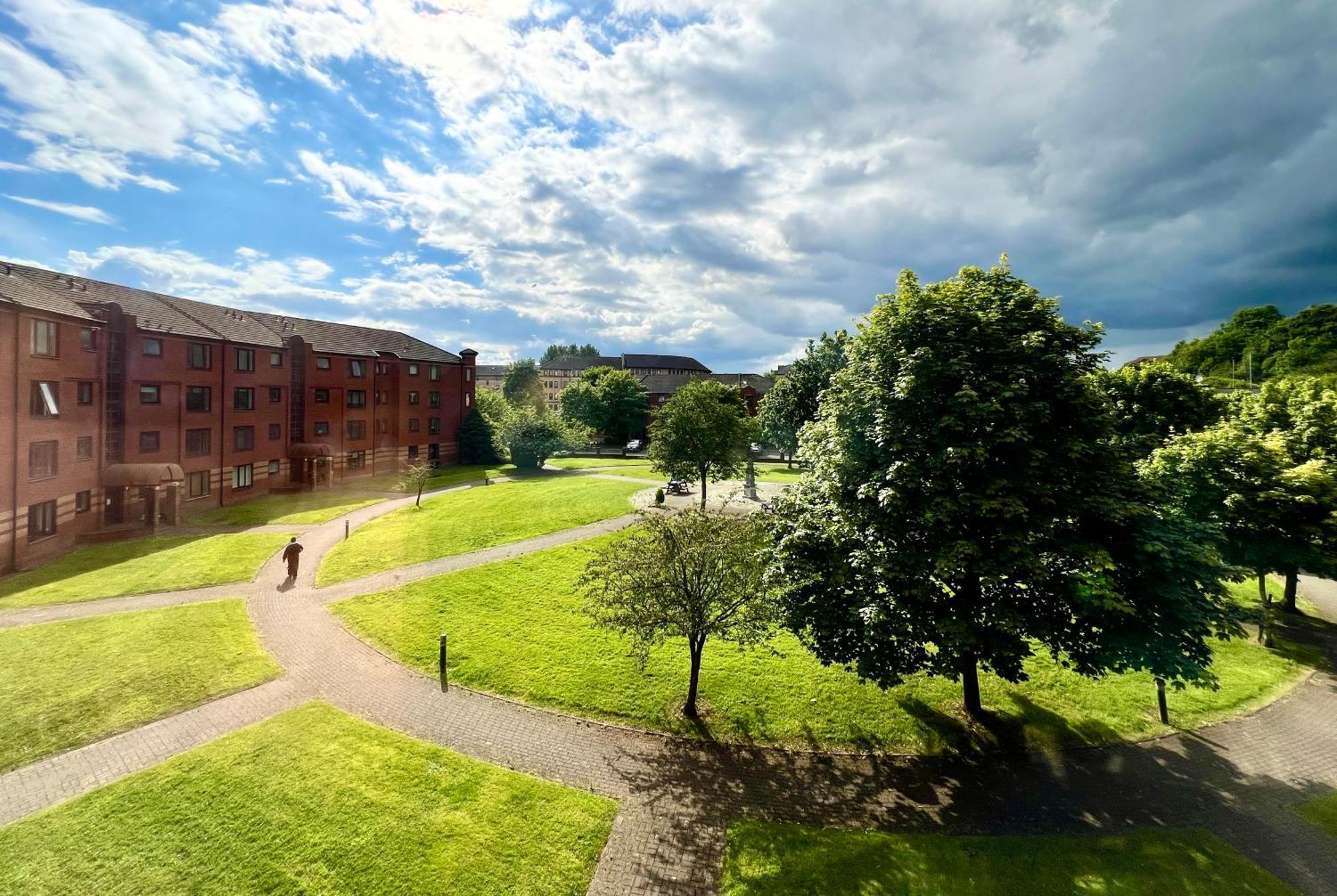 Spacious 2 Bed-Flat In Glasgow City - Free Parking Exteriör bild